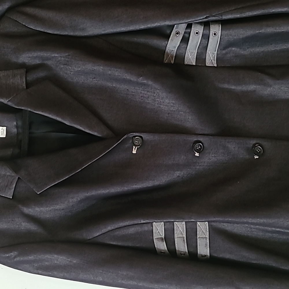 Suit - Picture 7 of 7
